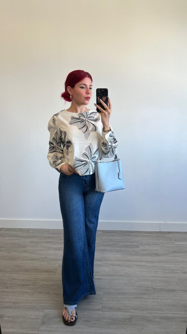 Blusa Bordada de Flores