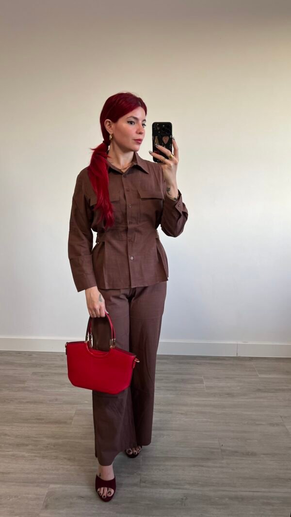 Conjunto de Blusa con Cinto Lateral y Pantalón