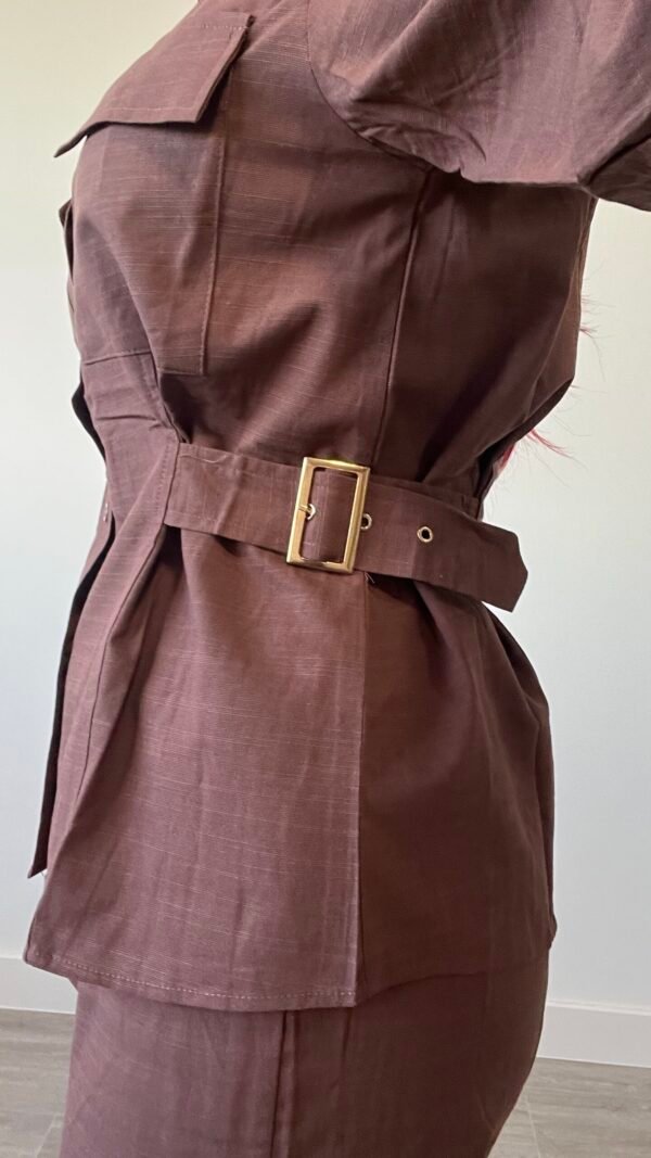 Conjunto de Blusa con Cinto Lateral y Pantalón