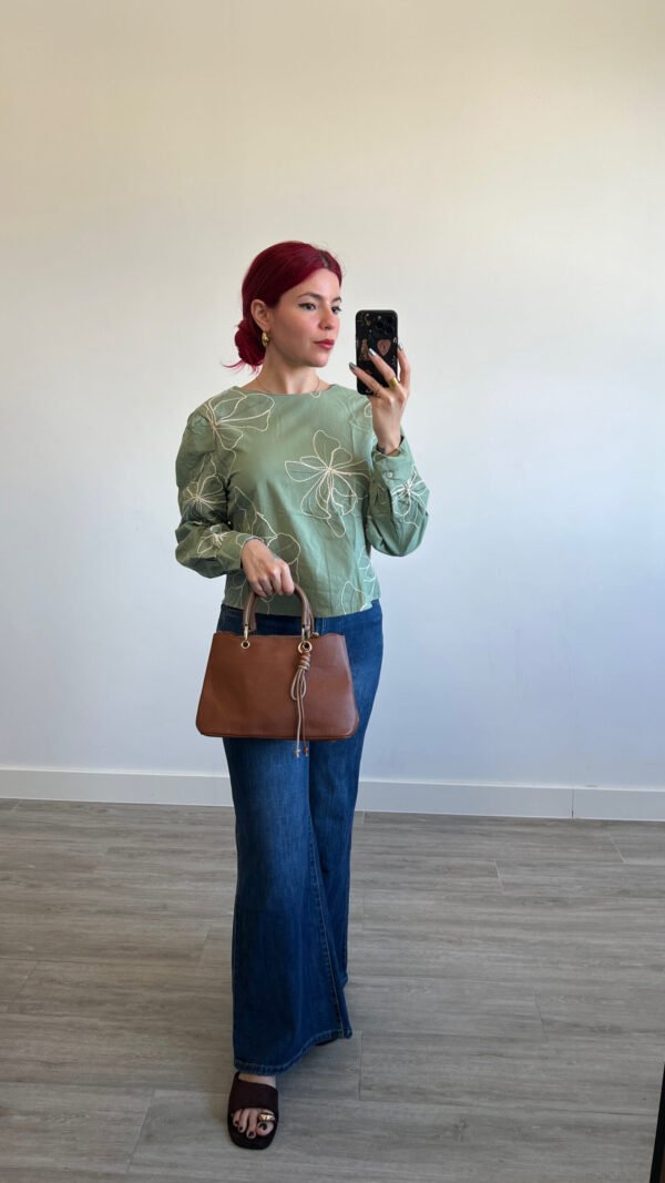 Blusa Bordada de Flores