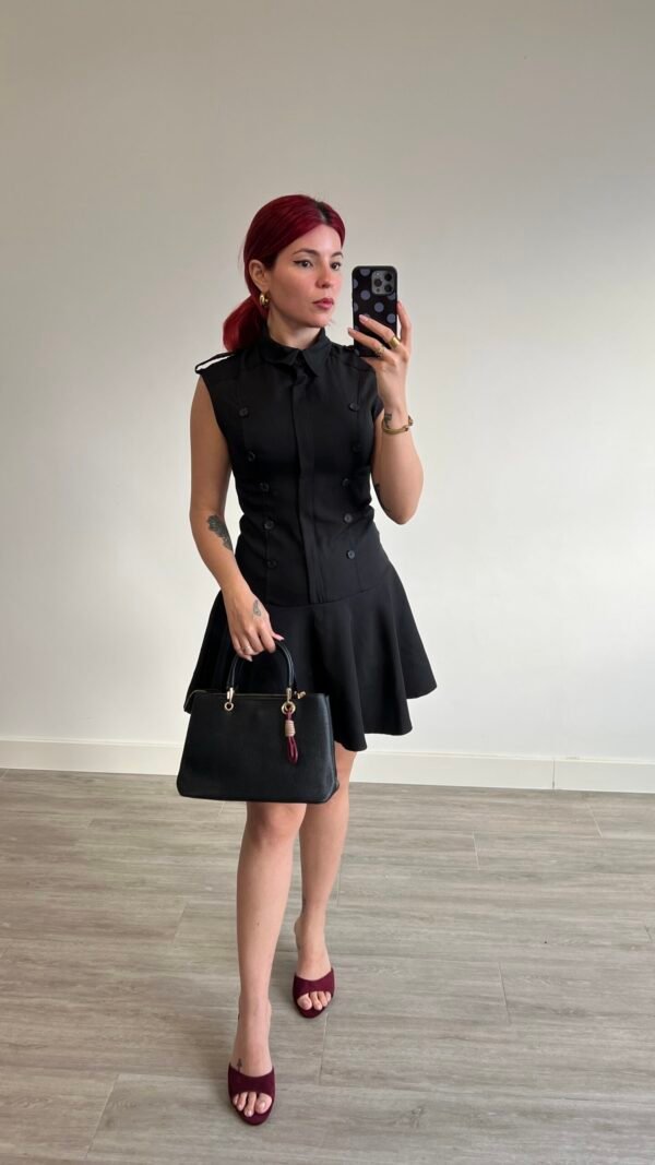 Vestido Corto Negro Botones Laterales