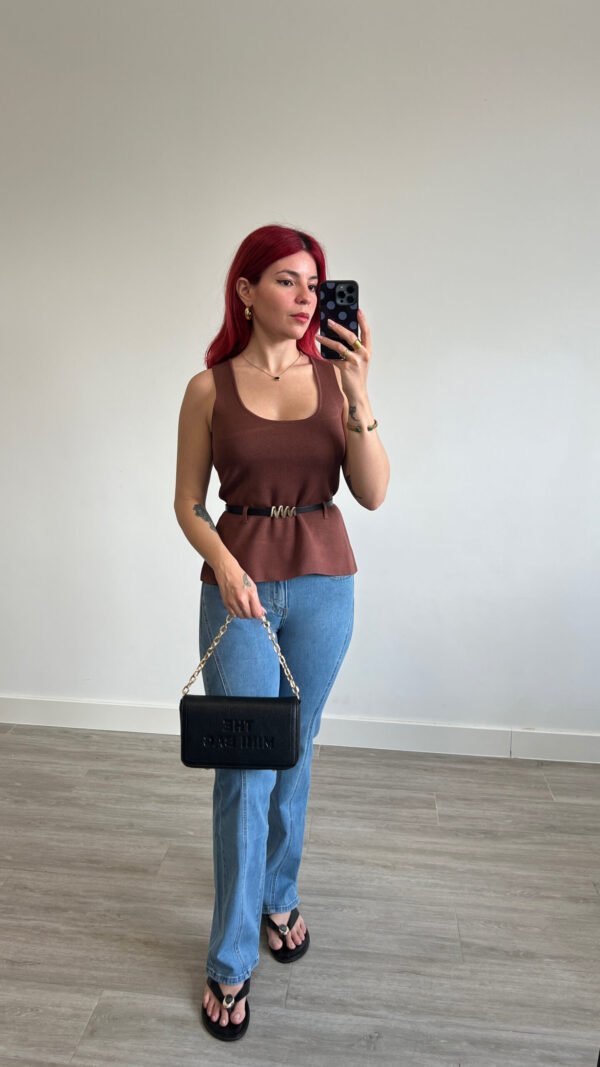 Top de Punto con Cinto Polipiel