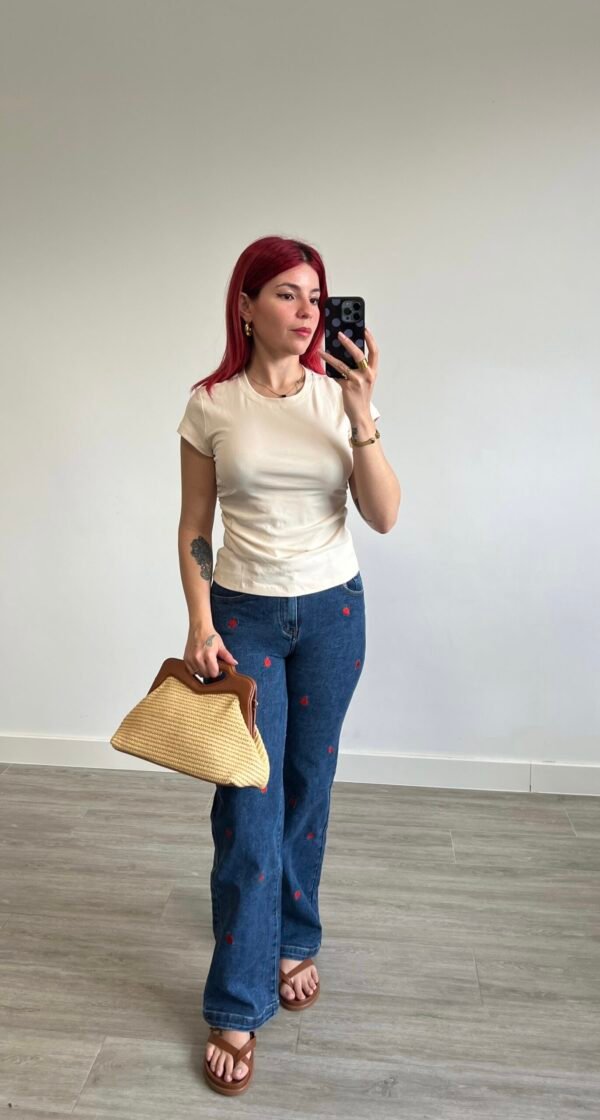 Jean Wide Leg Fresas Bordadas