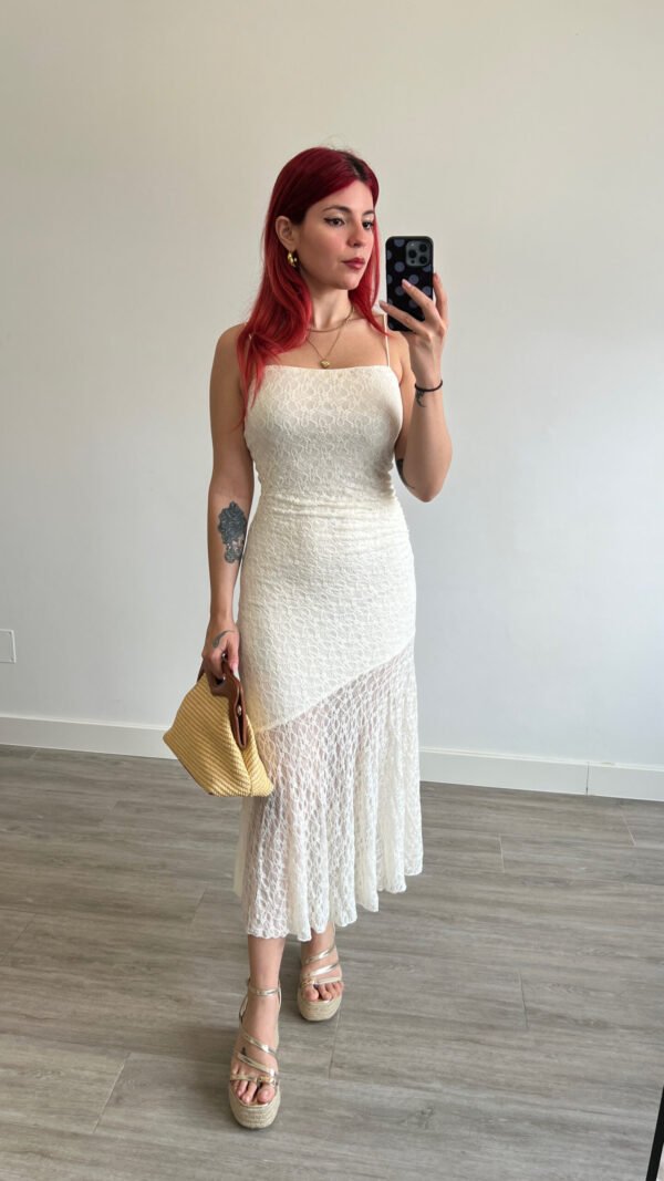 Vestido de Encaje Bajo Asimétrico