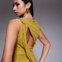 Vestido Largo Asimétrico Mostaza