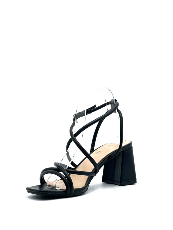 Tacón de Tiras Negras