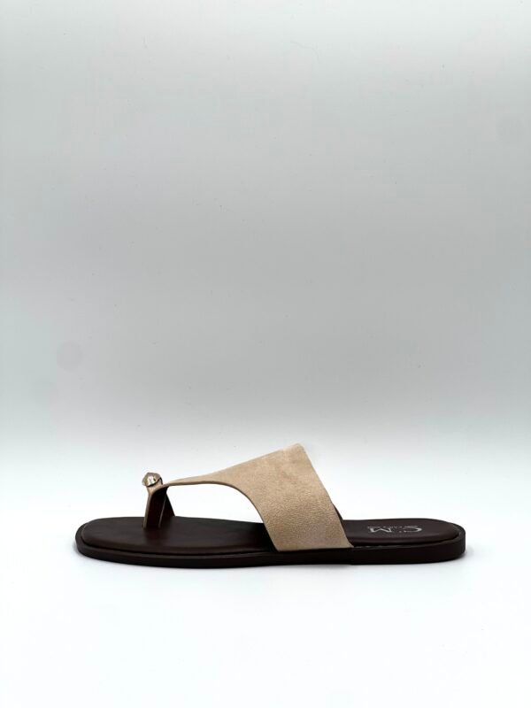 Sandalia Beige Dedo Dorado