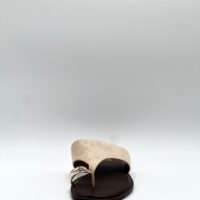 Sandalia Beige Dedo Dorado