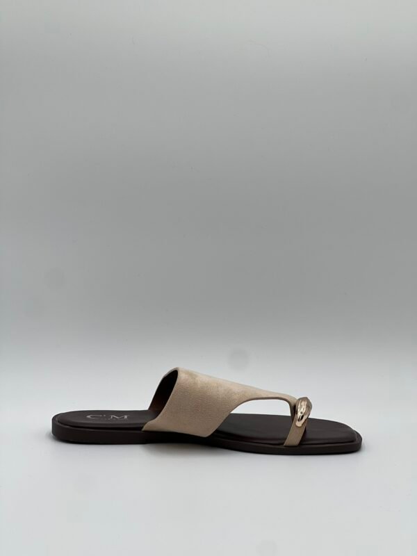 Sandalia Beige Dedo Dorado