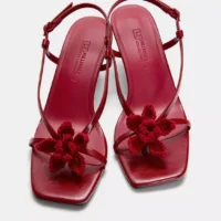 Tacones Rojos con Flor Tejida