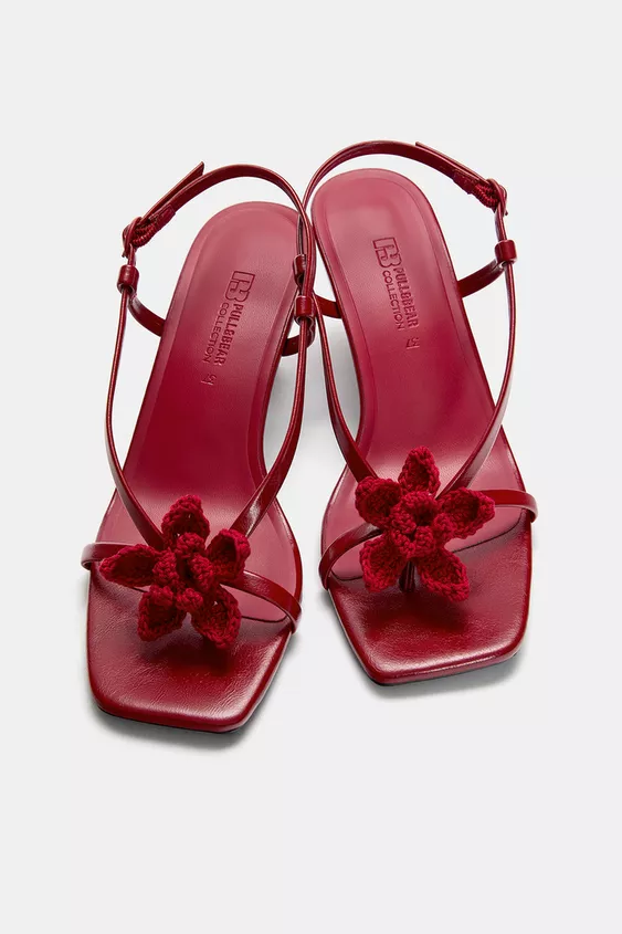Tacones Rojos con Flor Tejida