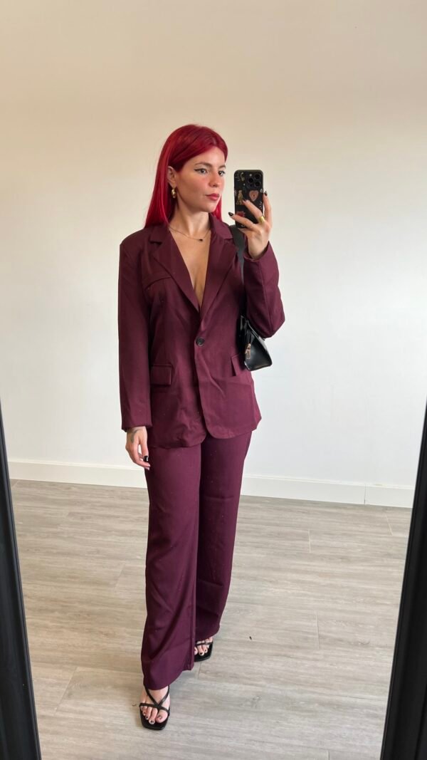 Traje Burdeos Pantalón y Blazer con Brillos