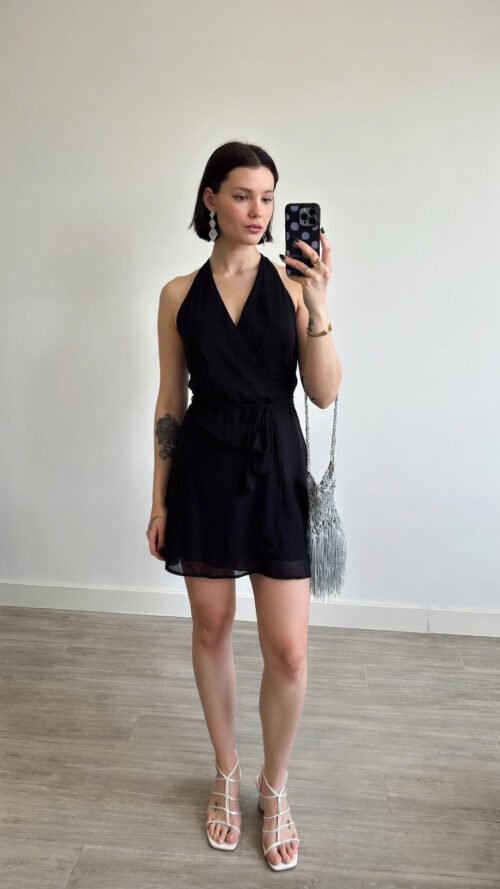 Vestido Corto Negro Escote V