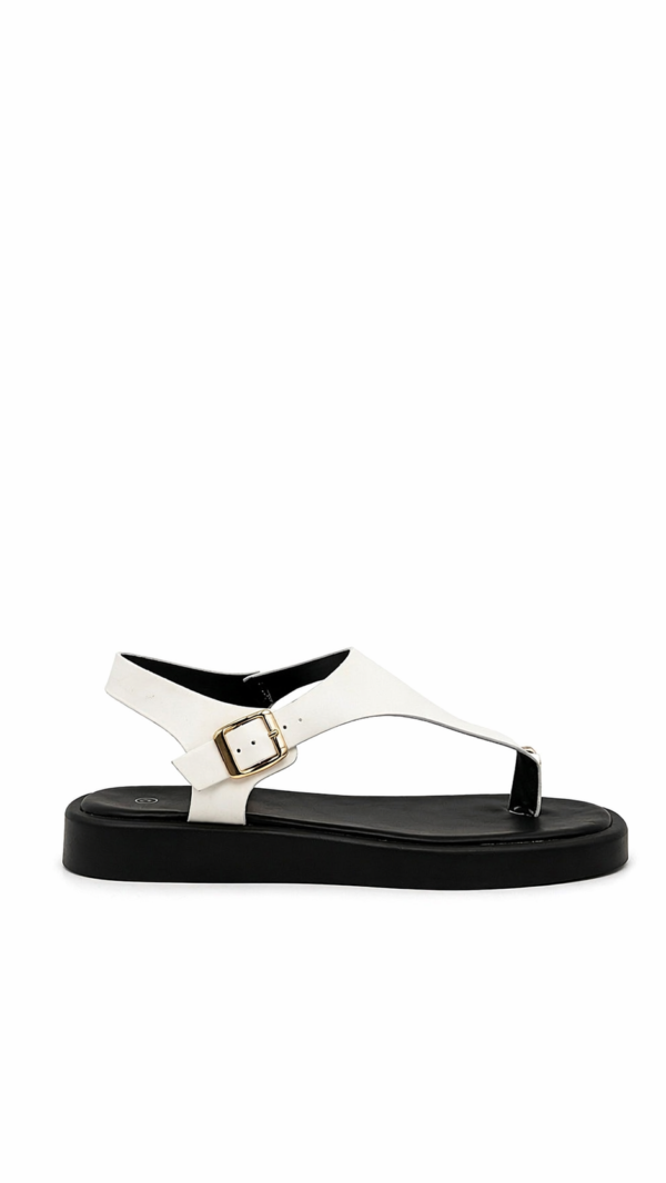 Sandalias Blancas con Anillo Dorado