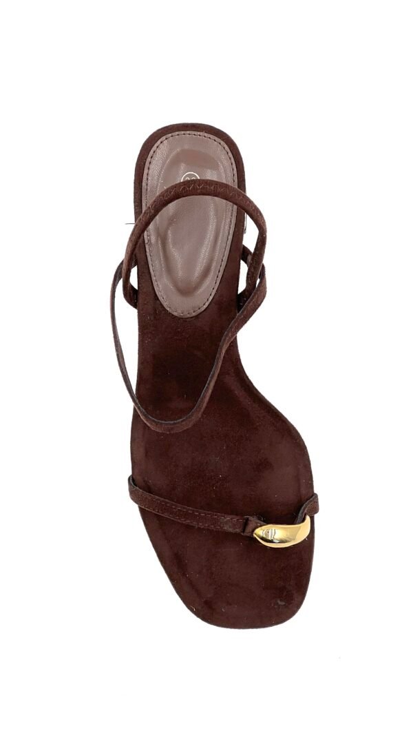 Tacones Cuadrados Chocolate con Anillo Dorado