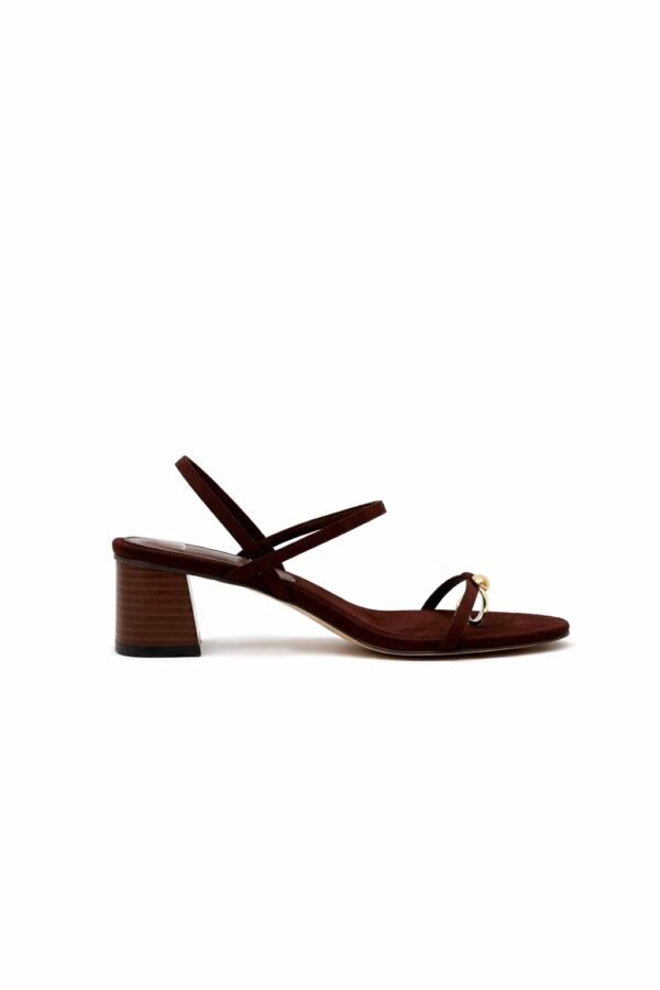 Tacones Cuadrados Chocolate con Anillo Dorado