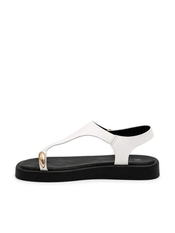 Sandalias Blancas con Anillo Dorado