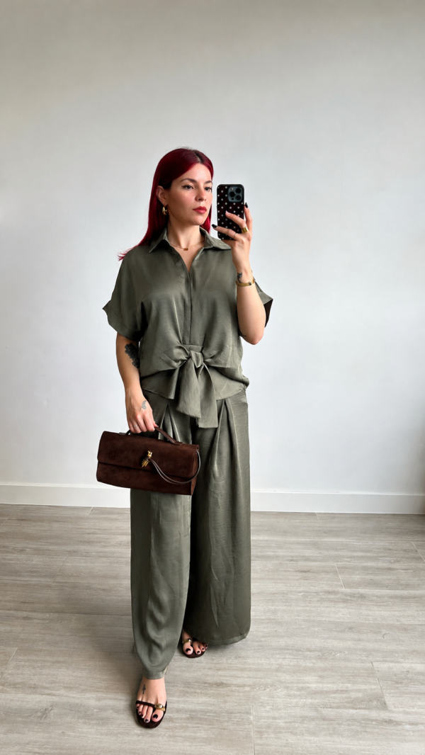 Conjunto de Pantalón y Blusa Anudado al Frente
