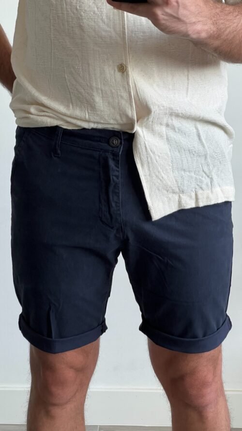 Short Azul Marino con Rayas Finas