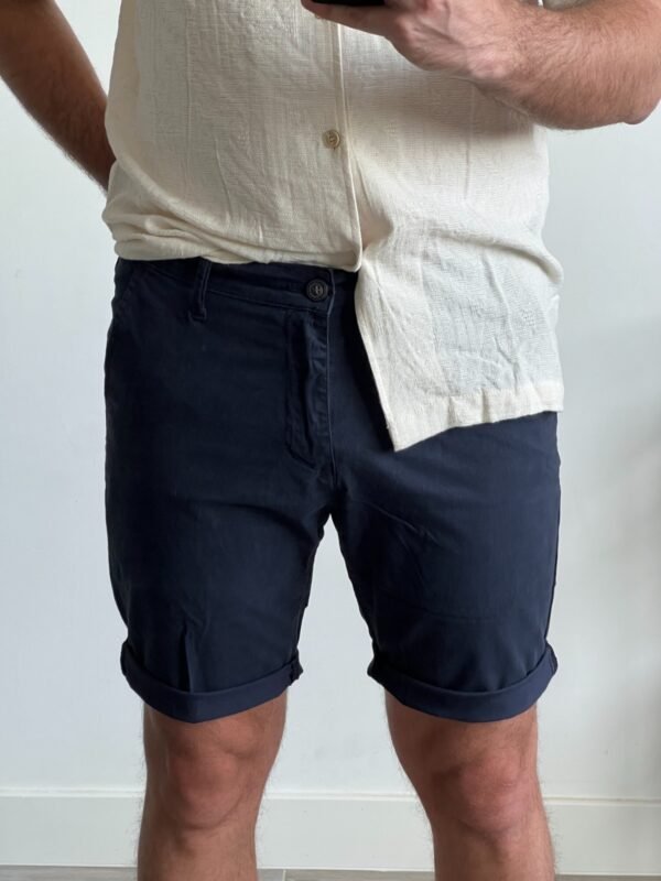 Short Azul Marino con Rayas Finas