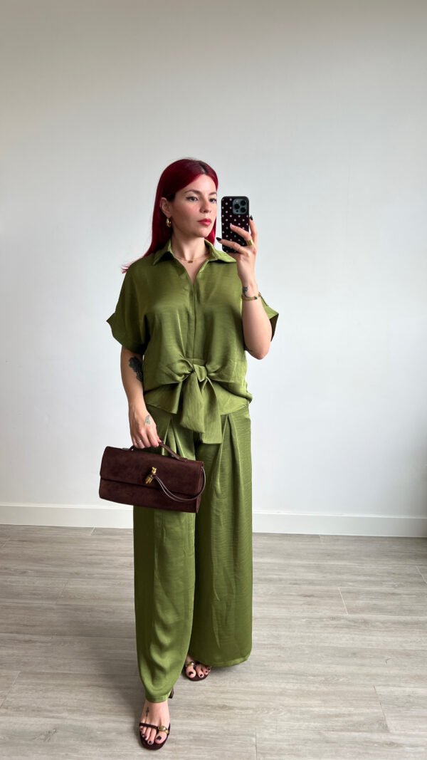 Conjunto de Pantalón y Blusa Anudado al Frente