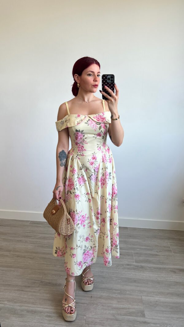 Vestido con Flores Corte Princesa