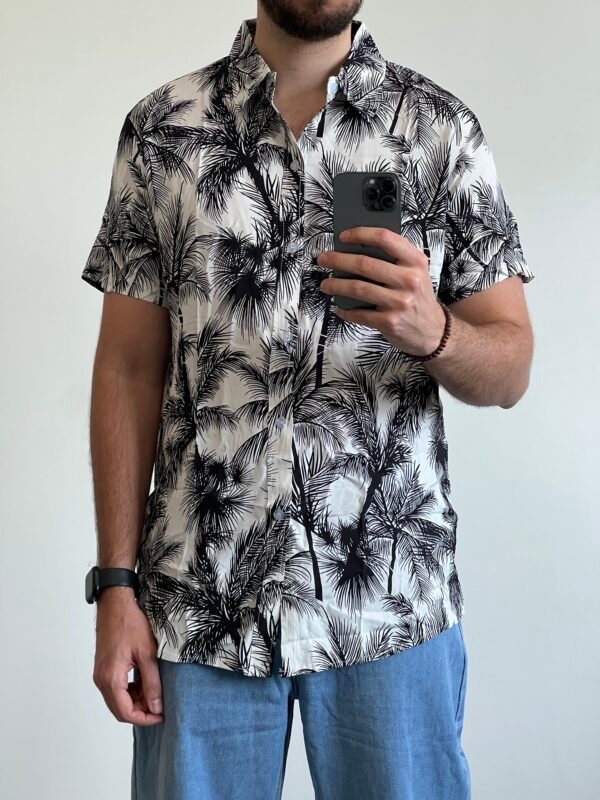 Camisa Estampada de Palmeras Negra y Blanca