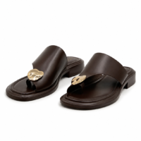 Sandalias Asimétricas Adorno Dorado