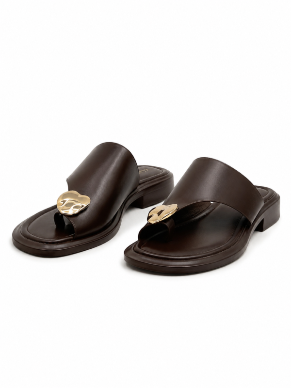 Sandalias Asimétricas Adorno Dorado