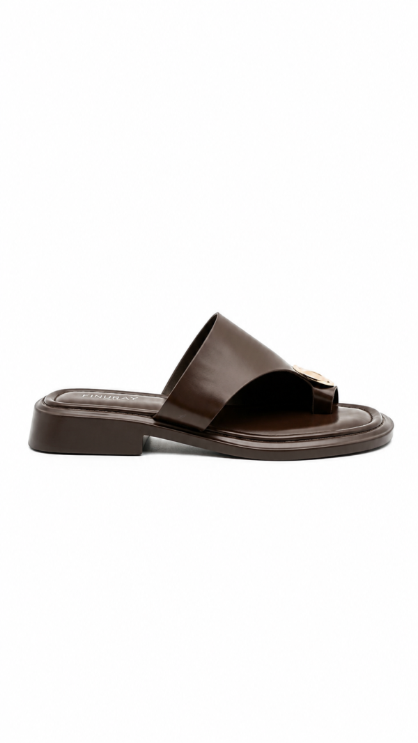 Sandalias Asimétricas Adorno Dorado