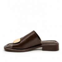 Sandalias Asimétricas Adorno Dorado