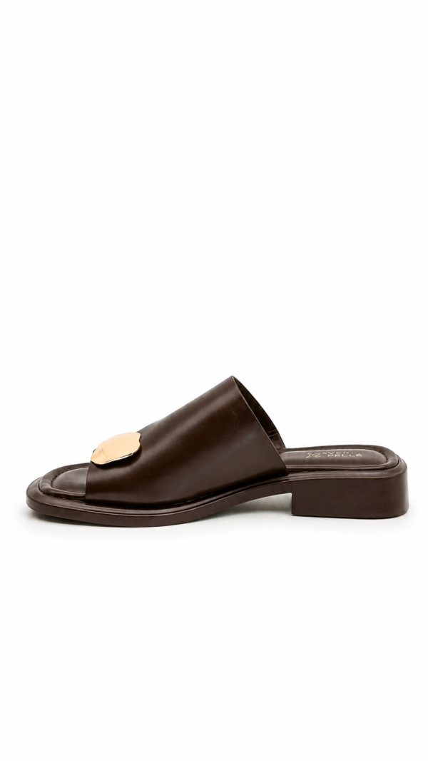 Sandalias Asimétricas Adorno Dorado