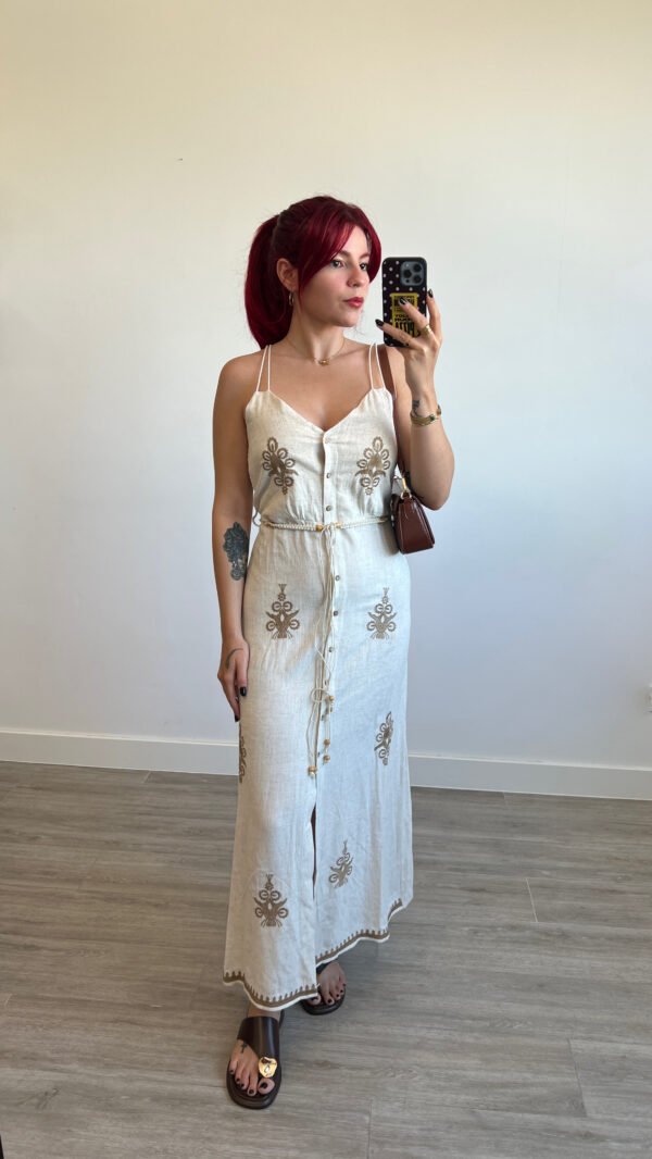 Vestido de Tirantes Abotonado y Bordado