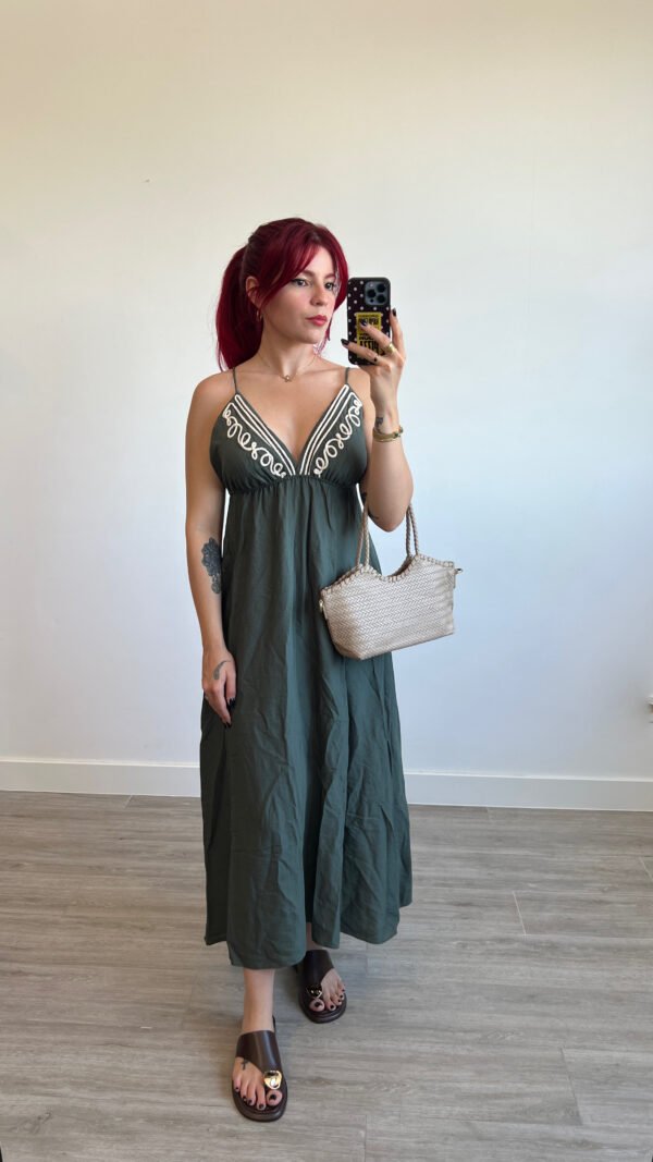 Vestido de Tirantes Escote Bordado