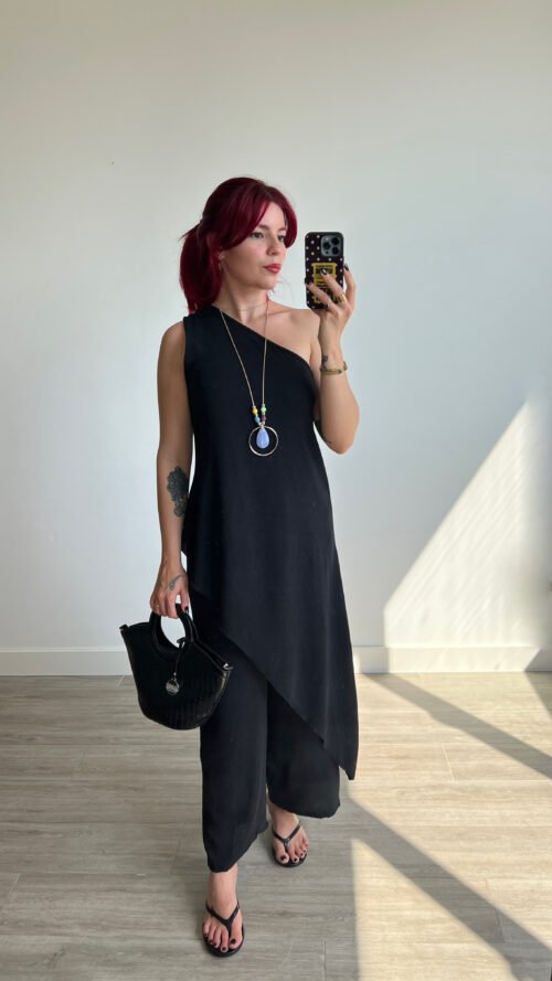 Conjunto Pantalón y Blusa Asimétrica Negra