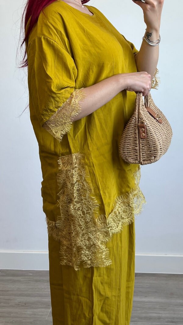 Conjunto de Pantalón Bombacho y Blusa de Encaje