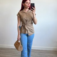 Blusa de Cuello Anudada al Frente