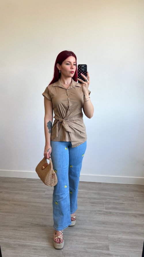 Blusa de Cuello Anudada al Frente