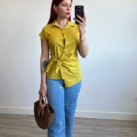 Blusa de Cuello Anudada al Frente