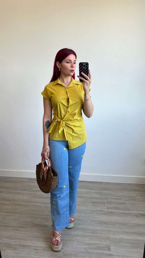 Blusa de Cuello Anudada al Frente