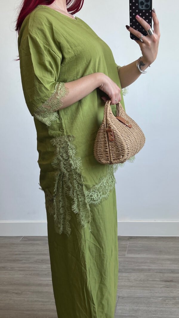 Conjunto de Pantalón Bombacho y Blusa de Encaje