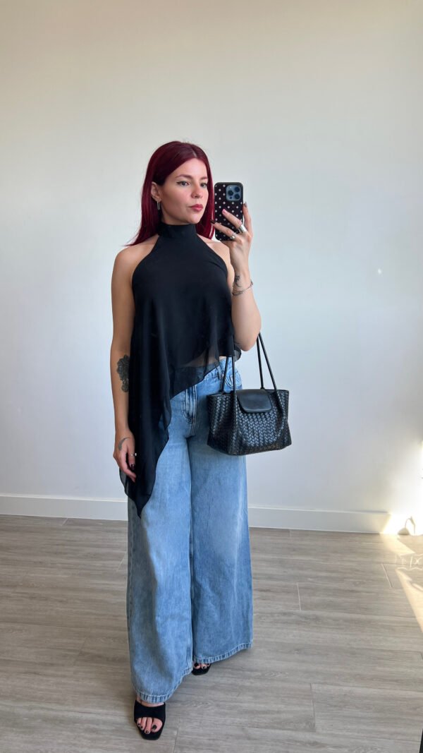 Blusa Asimétrica Atada al Cuello