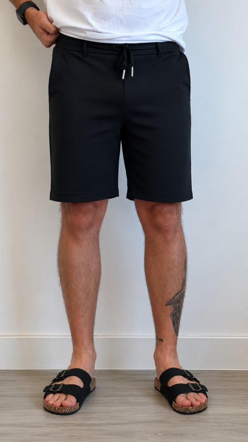 1F02EC6A-0772-4C84-96E0-5D07C8840FE9 Short Negro con Cordón