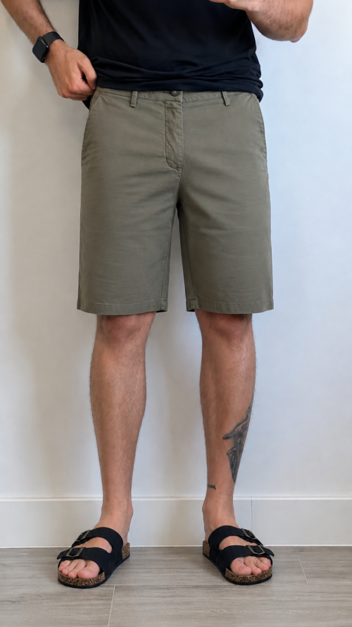 30812327-920C-4BF0-AC6B-5F8EF369DEB3 Short Chino Verde Olivo