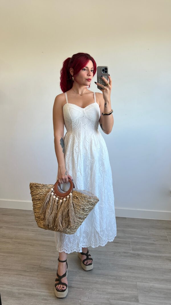 Vestido Tira Bordada Escote Corazón