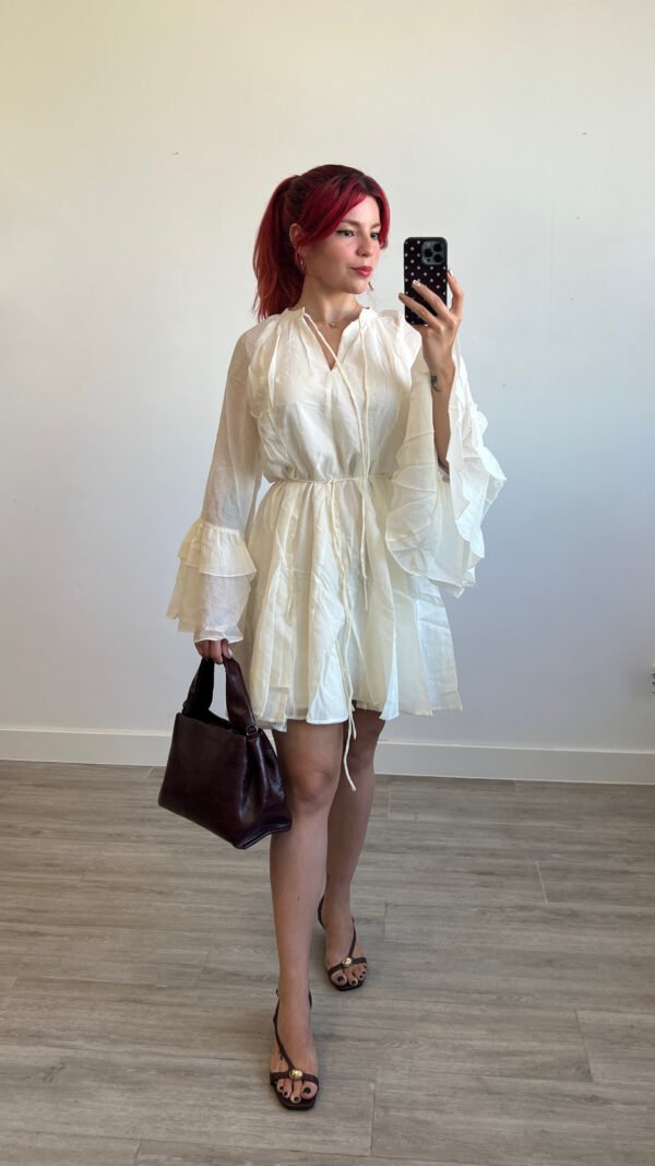 Vestido Fluido Mangas Campana Crema