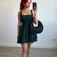 Vestido con Relieve Espalda Afuera