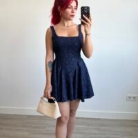 Vestido con Relieve Espalda Afuera