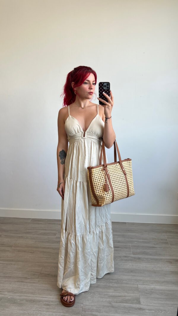 Vestido con Adorno en el Escote