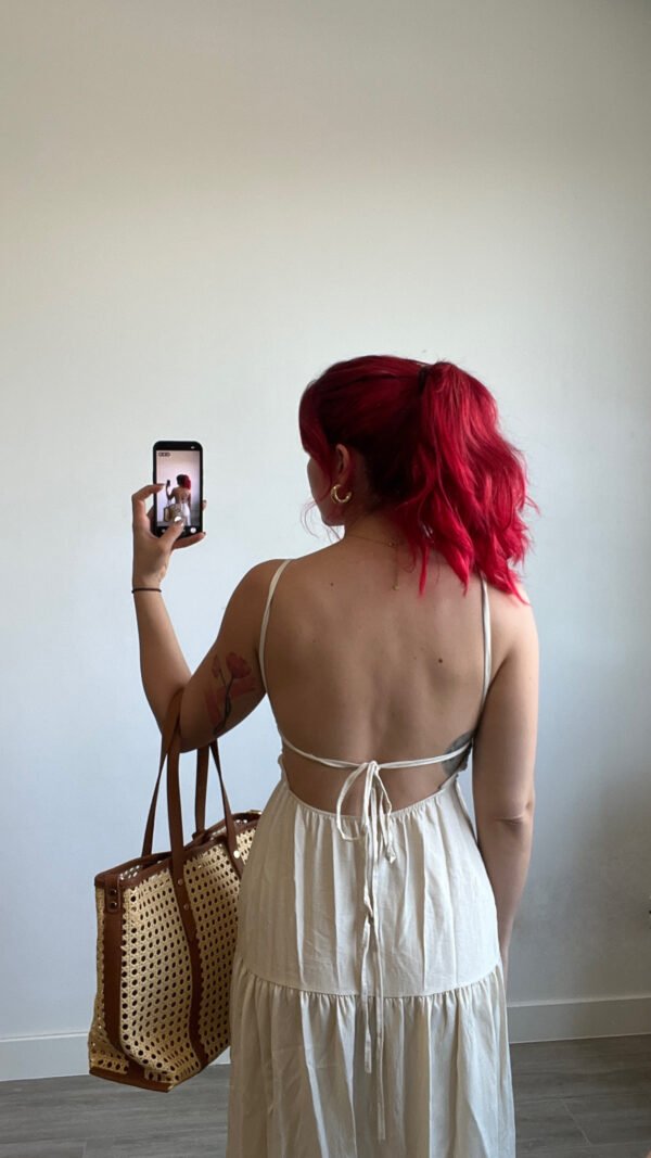 Vestido con Adorno en el Escote